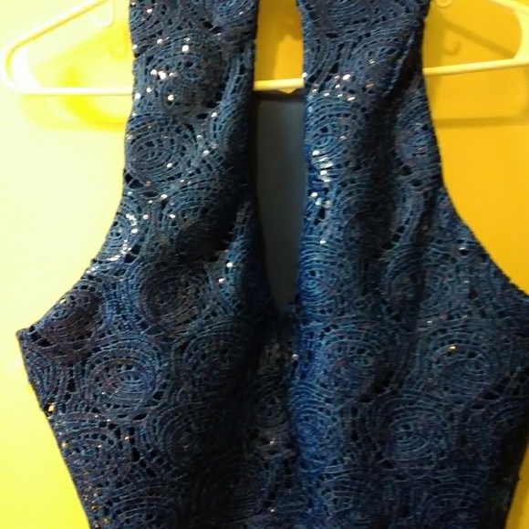 LOVE REIGNS CROP SEQUIN € LACE TOP,  SZ 13 - Picture 5 of 8